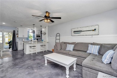 Charming Waterfront Retreat in Yankeetown, FL Welcome to your - photo 3
