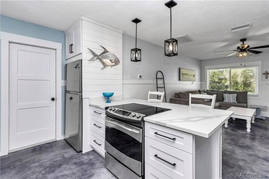 Charming Waterfront Retreat in Yankeetown, FL Welcome to your - photo 9
