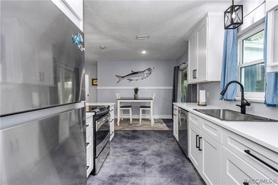 Charming Waterfront Retreat in Yankeetown, FL Welcome to your - photo 10