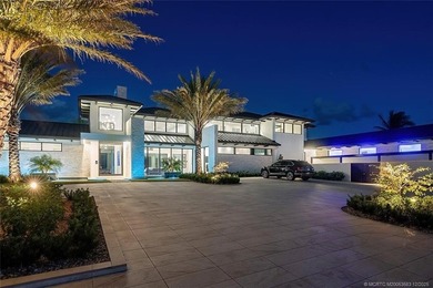 Tee Off in Paradise. New oceanfront & golf dream home in - photo 2