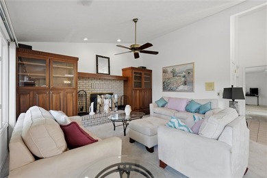 One level living on the Island in Holiday Island at it's best - photo 6