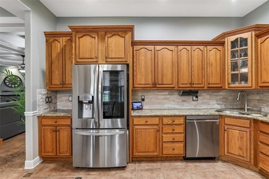 Stunning Golf Course and Lake Views in the Exclusive Deer Island - photo 10
