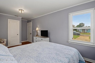 Beach Cottage Charm! Don't miss this adorable, move-in-ready - photo 14
