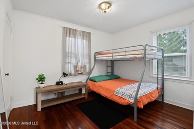 Beach Cottage Charm! Don't miss this adorable, move-in-ready - photo 15