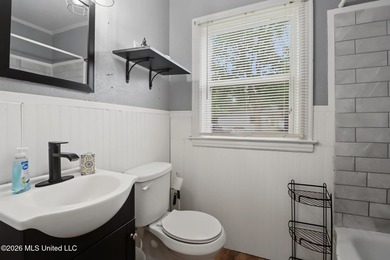 Beach Cottage Charm! Don't miss this adorable, move-in-ready - photo 17