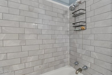 Beach Cottage Charm! Don't miss this adorable, move-in-ready - photo 19