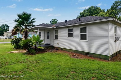 Beach Cottage Charm! Don't miss this adorable, move-in-ready - photo 23