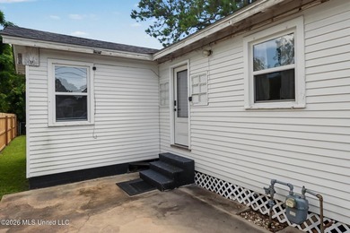 Beach Cottage Charm! Don't miss this adorable, move-in-ready - photo 25