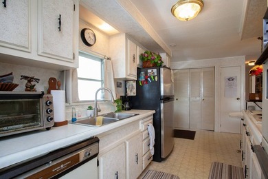 Galley semi-open floor kitchen. All white appliances. Beautiful - photo 8