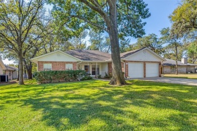 Lake Home For Sale in Gainesville, Texas