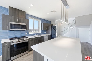 Penthouse Living Elevated. Discover a rare 1,930 sq. ft - photo 4