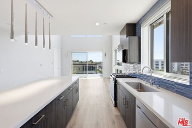 Penthouse Living Elevated. Discover a rare 1,930 sq. ft - photo 6