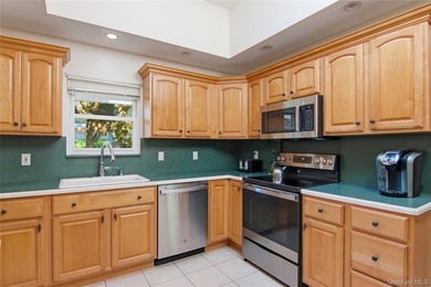 Lovely Ranch featuring large Primary Bedroom with Bath - photo 16