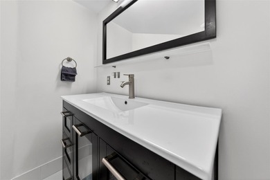 Beautifully Remodeled Corner Unit - Close to Las Olas The - photo 18