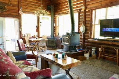 Mountain top retreat! Off-grid log cabin - 30 acres - Three - photo 31