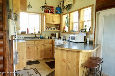 Mountain top retreat! Off-grid log cabin - 30 acres - Three - photo 34