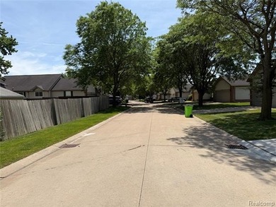 Your wait is over!!!!!! Beautiful spacious ranch condo has so - photo 3