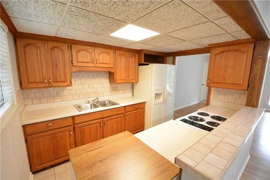 Very nice 2 bedroom , 2 full bath home with wood flooring - photo 8