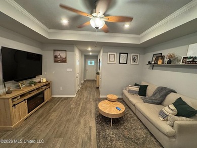 This well - maintained home offers a comfortable and inviting - photo 3