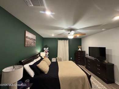 This well - maintained home offers a comfortable and inviting - photo 6