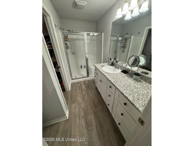 This well - maintained home offers a comfortable and inviting - photo 8