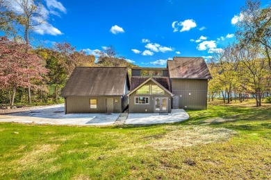 Lake Home For Sale in Harriman, Tennessee