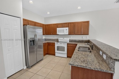 Welcome to this well maintained 2-bedroom, 2.5-bath townhouse in - photo 4