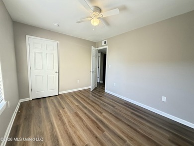Completely renovated and move-in ready, this charming 2-bedroom - photo 7