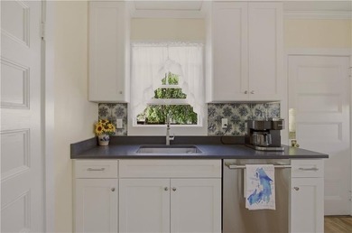 Beautifully restored Colonial blending Newport's timeless - photo 16
