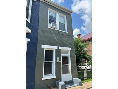Characteristic Row House with shaded side lawn and off street - photo 17