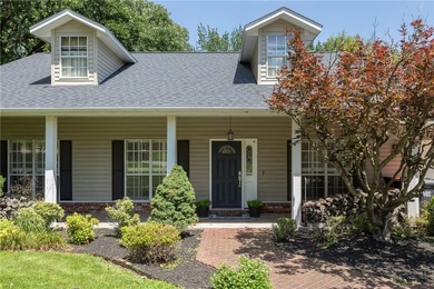 Welcome to 414 Oak Manor Circle, Springdale, AR 72764! This - photo 3