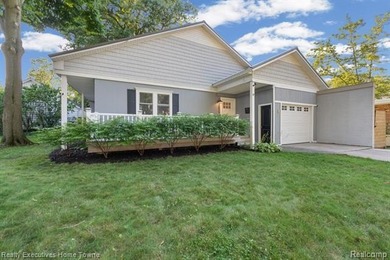 Location, location, location! Just two blocks from beautiful - photo 1