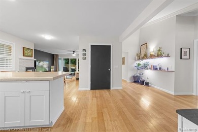Location, location, location! Just two blocks from beautiful - photo 8