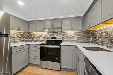 Private Retreat! This beautifully renovated cottage is tucked - photo 11