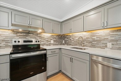 Private Retreat! This beautifully renovated cottage is tucked - photo 12