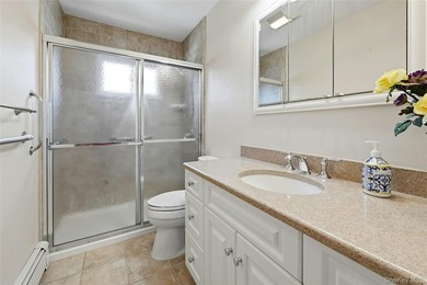 Welcome to this beautiful freshly painted, 5-bedroom, 2 bath - photo 15