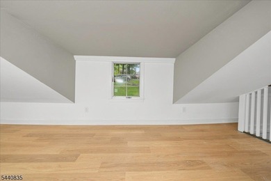 Private Retreat! This beautifully renovated cottage is tucked - photo 18