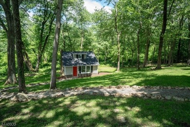Private Retreat! This beautifully renovated cottage is tucked - photo 25