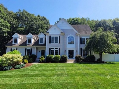 NEIGHBORHOOD SETTING WITH COMMUTER CONVENIENCE! This - photo 1