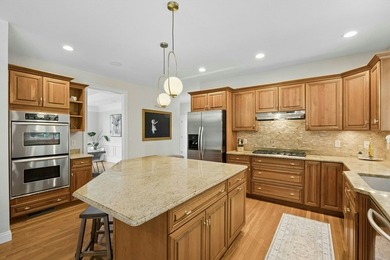 NEIGHBORHOOD SETTING WITH COMMUTER CONVENIENCE! This - photo 2