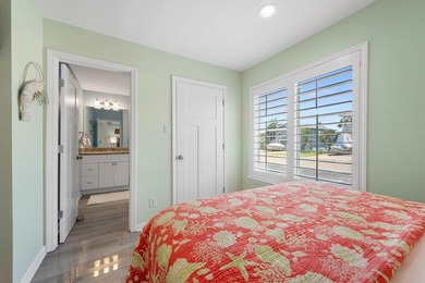 Stunning waterfront 2 bedroom/2 bath condo in the highly - photo 11