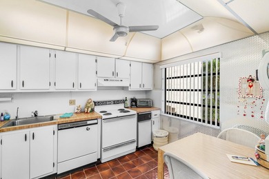 Spacious second floor condo with spectacular views. 2 Bedroom/2 - photo 17