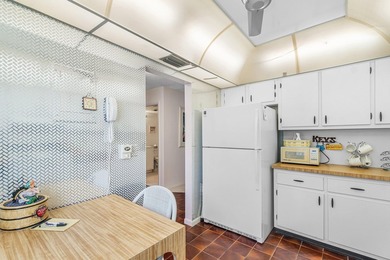 Spacious second floor condo with spectacular views. 2 Bedroom/2 - photo 18