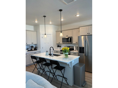Experience the ideal mix of comfort and convenience in this - photo 3