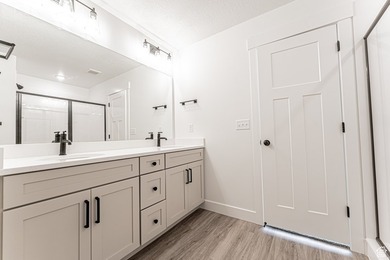 Experience the ideal mix of comfort and convenience in this - photo 10