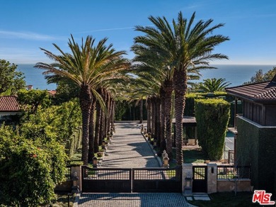 Set on a dramatic bluff of only 14 homes overlooking the Pacific - photo 2
