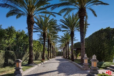 Set on a dramatic bluff of only 14 homes overlooking the Pacific - photo 3