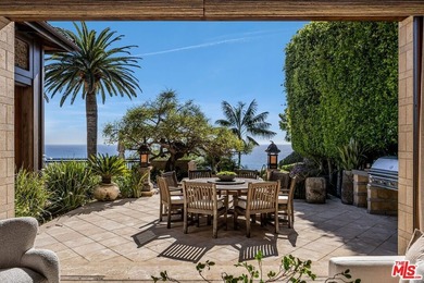 Set on a dramatic bluff of only 14 homes overlooking the Pacific - photo 9