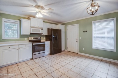 Welcome to your Gulf Coast retreat! This spacious 4-bedroom - photo 8