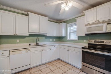 Welcome to your Gulf Coast retreat! This spacious 4-bedroom - photo 9